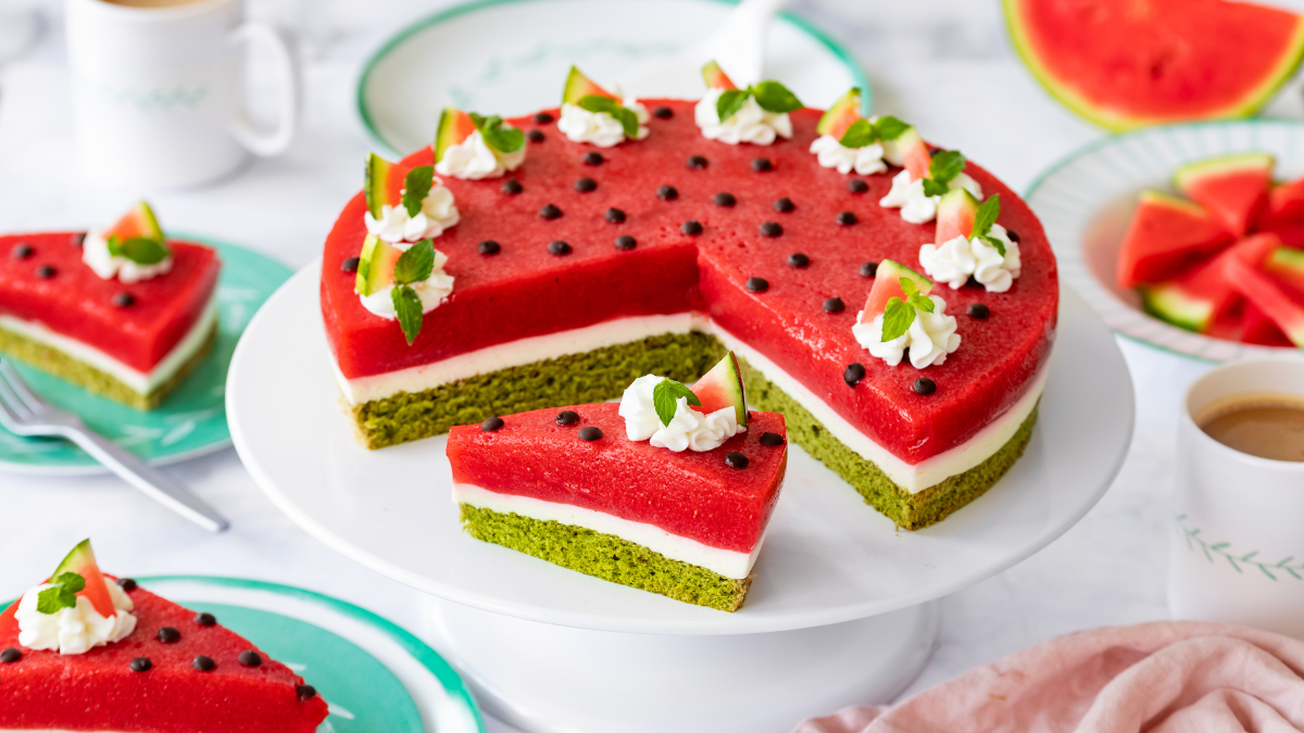 Wassermelonen-Torte mit Matcha & Erdbeeren